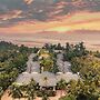 Foxoso La Beach Resort & Spa
