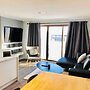 Hotham 3 Bedroom Apt - 24 Lawlers