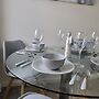 Inviting 6-bed House in Nuneaton