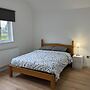 4 Bed House - Sleeps 10 - Pets - Parking - Wifi