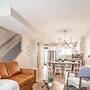 Grizzly Ridge Getaway Brand New, Hot Tub, Sleeps 11