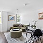 Luxurious 2 Bedroom Apartment With Free Parking