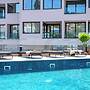 Sanders River Plaza - Fancy 2-bdr Apt With Balcony