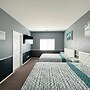Room in House - Cheerful And Cozy one Large Bedroom