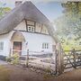 Delightful 3 bed Thatched Cottage Near Winchester