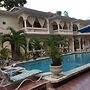 Rayon Hotel