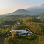 Royal Caravan Hotel Trawas