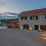 Adorable Holiday Home With Swimming Pool