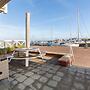 Spacious Luxury Apartment With Beautiful Views of the Harbor and the N