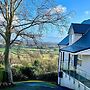 Cottage With Stunning Views and hot tub
