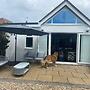 Pet Friendly, Unique 4-bed Bungalow in Porthcawl