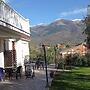 1-bed Apartment Sleeps 2 - Free Parking and Garden