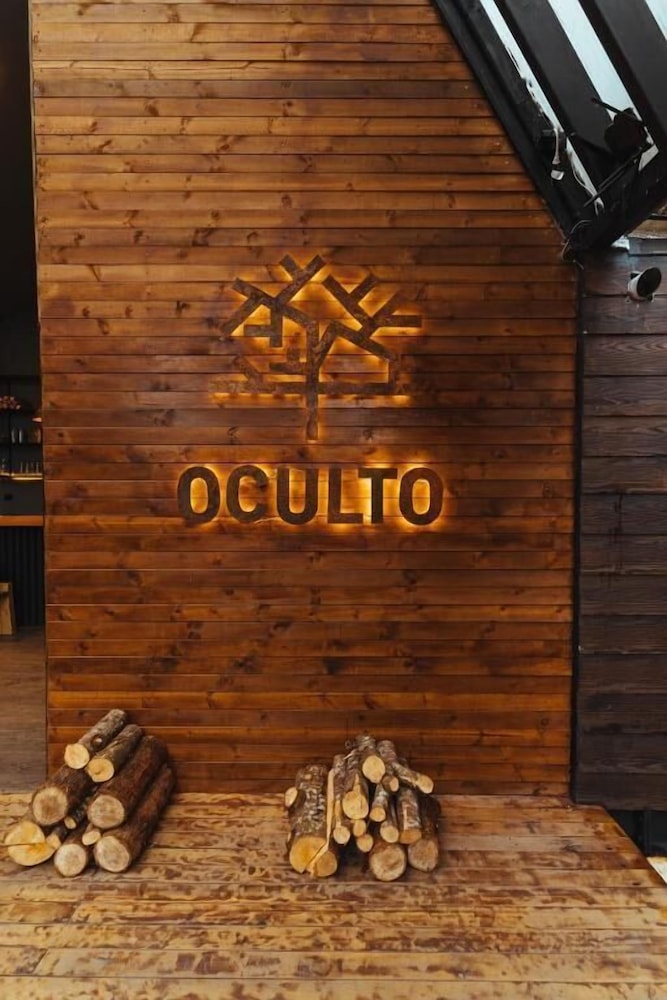 OCULTO REFUGIO DE BOSQUE
