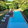 Spacious Trendy Villa At Metro Country Club