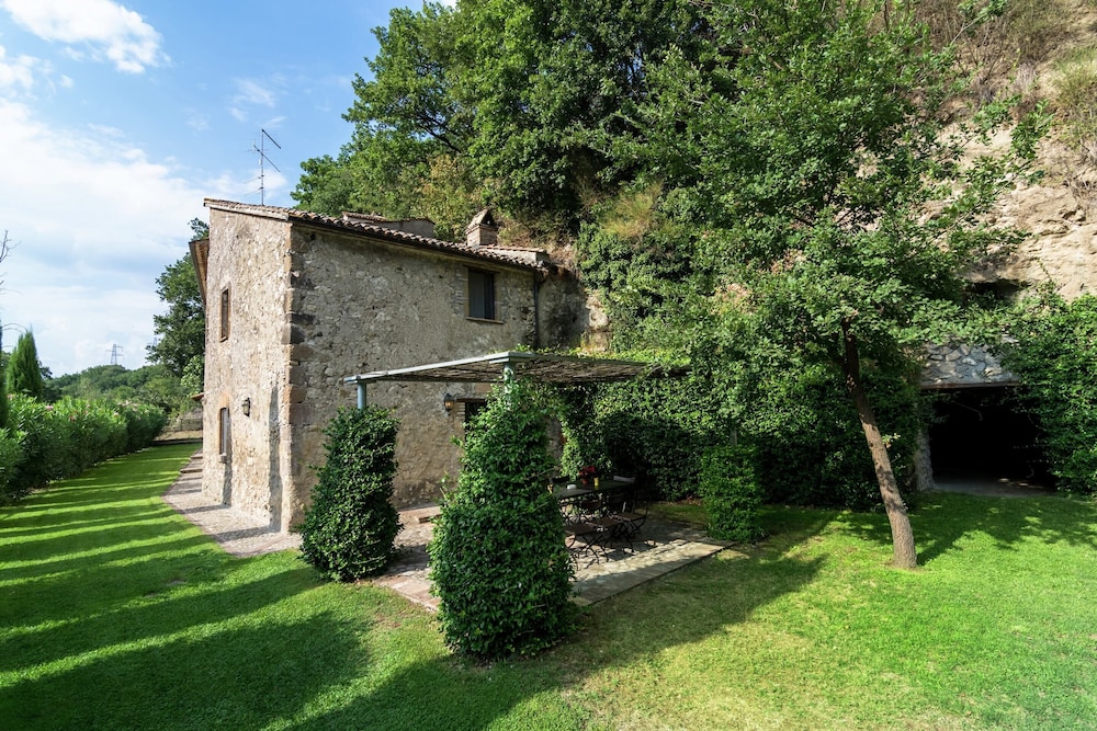 Villa in Rome With Pool & Garden