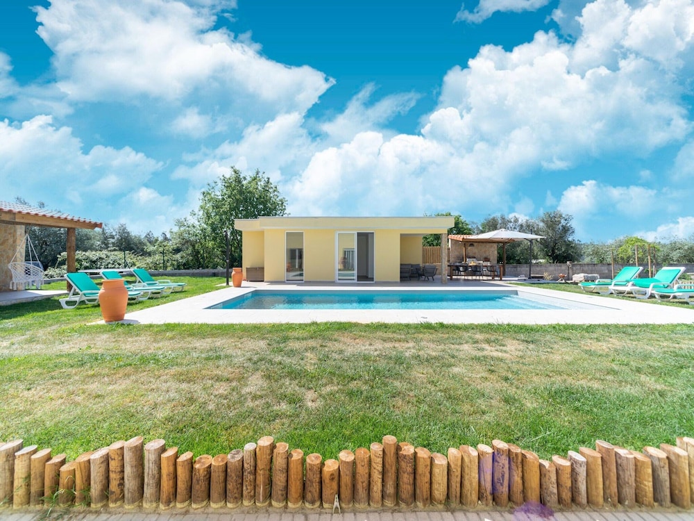 Rural Holiday Home With Pool
