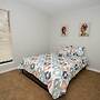 House - Sleeps 9 - Parking - Patio
