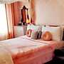 Marinaa Inn, Welcome Home