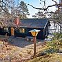 6 Person Holiday Home in Djurhamn