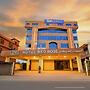 Fabhotel Red Rose