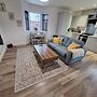 1 Bed Apartment Sleeps 2 - Parking & Wifi