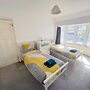 Spacious 4-bed House in Thornton Heath