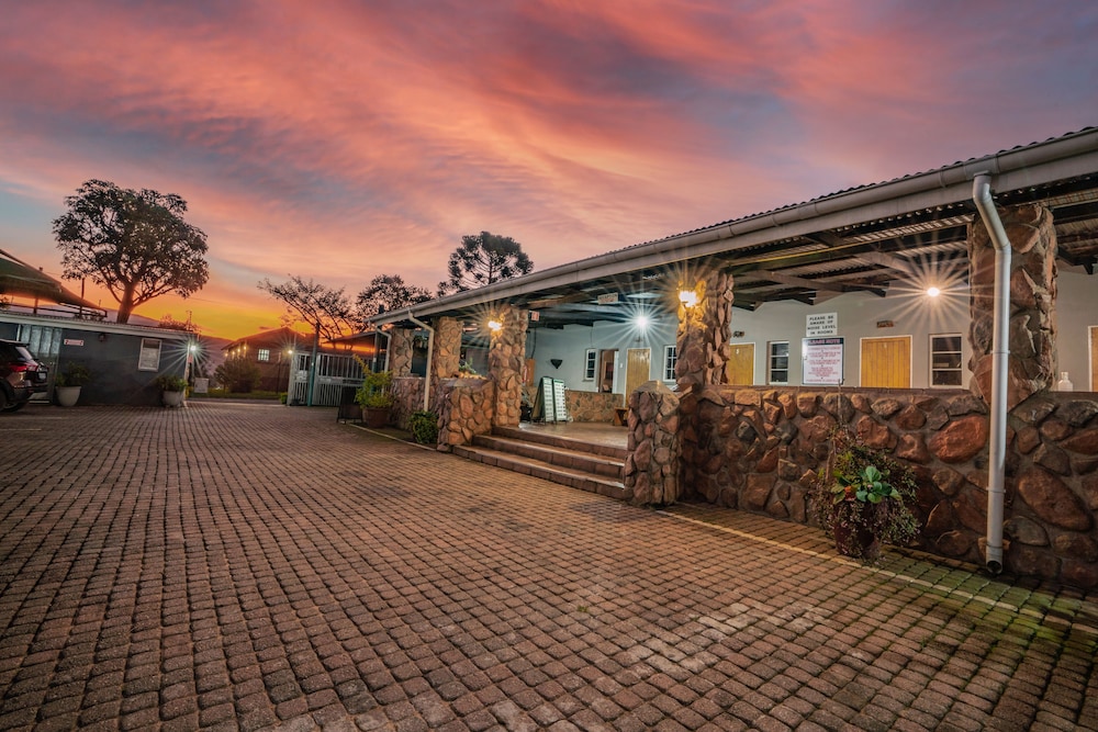 Gusto's Inn