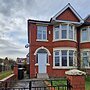 Lovely, Large 3 - Bedroom House in Preston