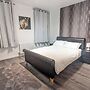 4-bedroom House Sleeps 8 - Free Parking - Garden