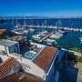 Good Life Deluxe Seafront Apartment