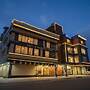 Fabhotel Grand Arya