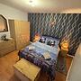 Impeccable 4-bed Home Away From Home in Swindon