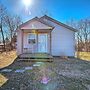 'the Brewer Guesthouse' Tiny Home w/ Patio & Yard!
