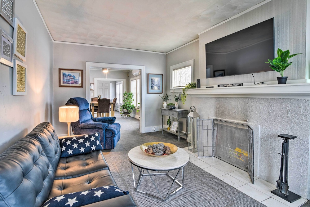 Detroit Apartment - 5 Mi to Downtown!