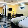 Grand Taj Hotel