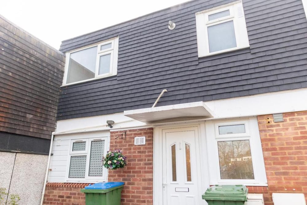 4 Bedroom-southampton-sleeps 6- Garden
