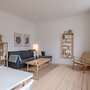 1 Bed Apartment Sleeps 2 With Parking, Wifi, Tv