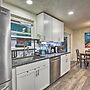Hot Tub & Theater Room: Tropical Home 5 Mi to UO!