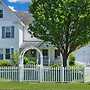 'chincoteague Charm' Escape w/ Bikes & Yard Games!