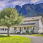 Riverside North Bend Oasis: Stunning Mountain View