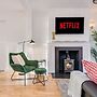 Central Belfast Apartments: Retro R&R