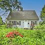 Walk to Main Street: Cozy Cottage in Hyannis