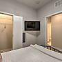Chic Condo w/ Balcony in the Heart of Annapolis!