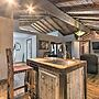 Rustic Chic Home: 1 Mi to Dtwn Hot Springs!