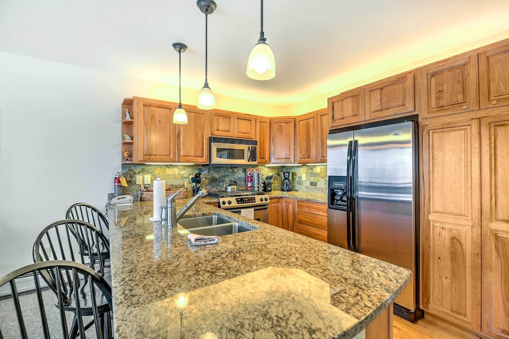 Inviting Ski-in/ski-out Condo at Jay Peak Resort!