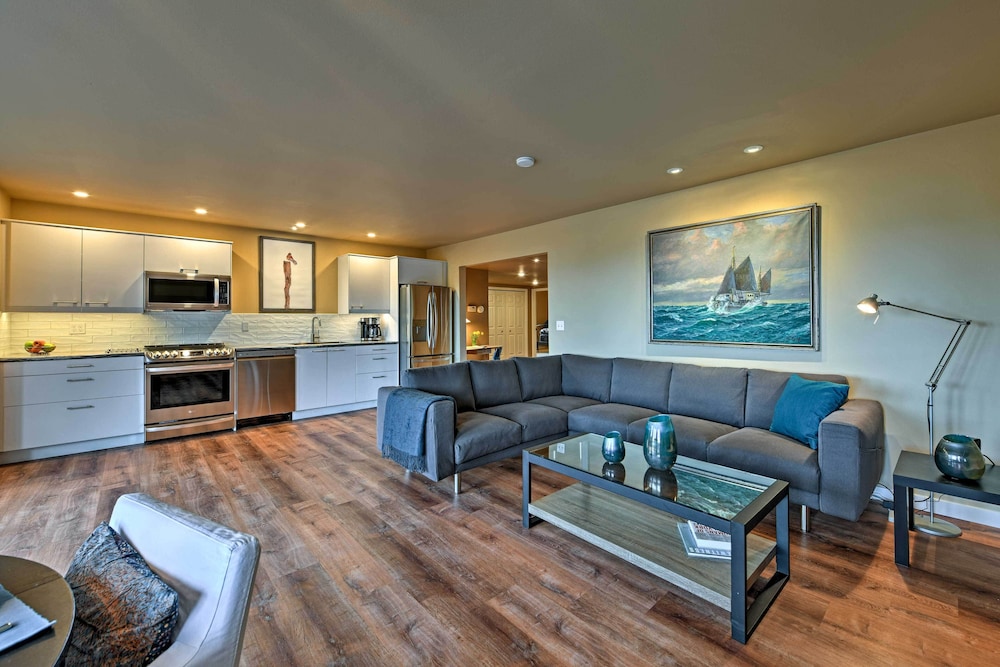 Airy Home Near Anacortes w/ San Juan de Fuca Views