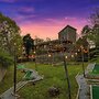 Hot Tub & Mini Golf: Mtn-view Haven in Kodak!