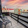 Stunning Marina View - Brand New - City Center