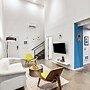 Posh Lofty Pad in Central Redmond