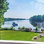 Canal-front Waterford Apartment on Hudson River